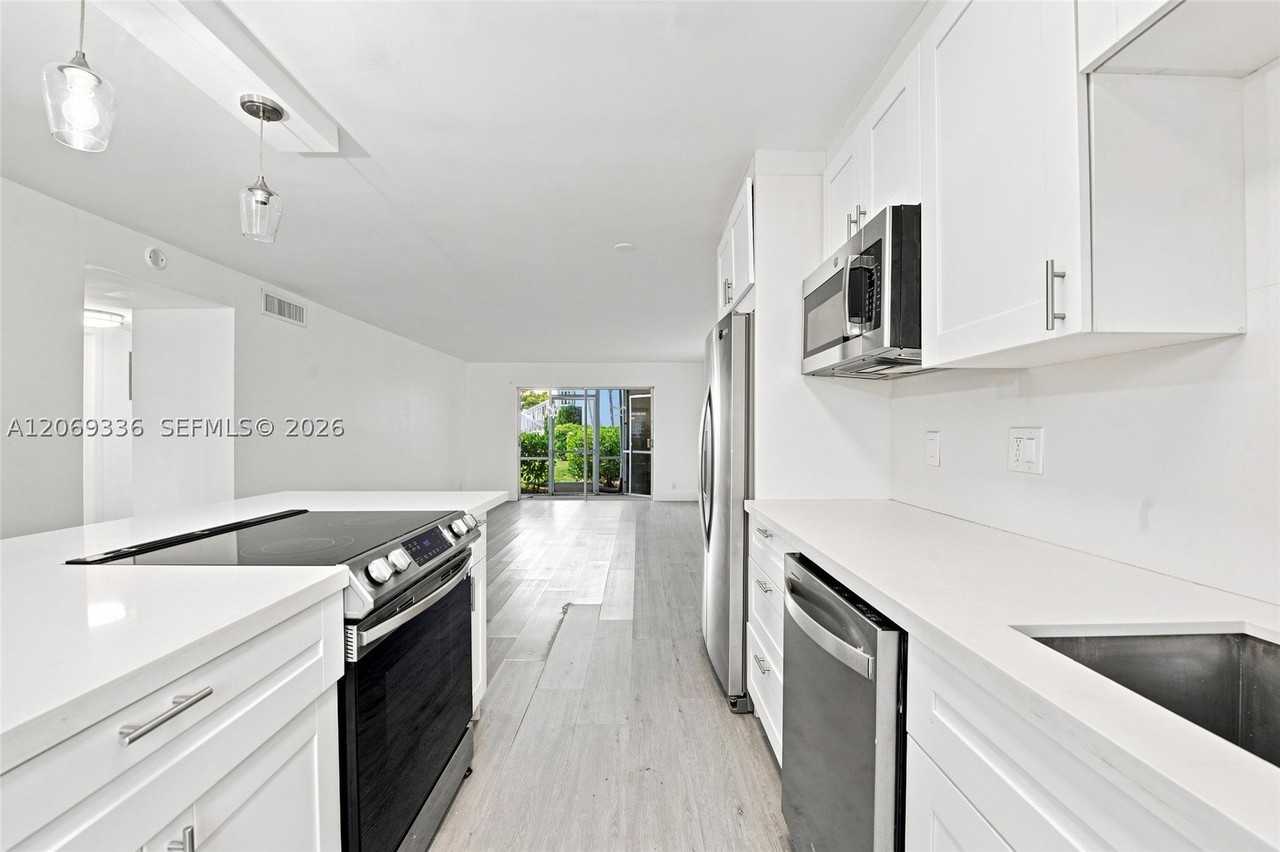 222 N Federal Hwy #115 - Photo 6 of 35