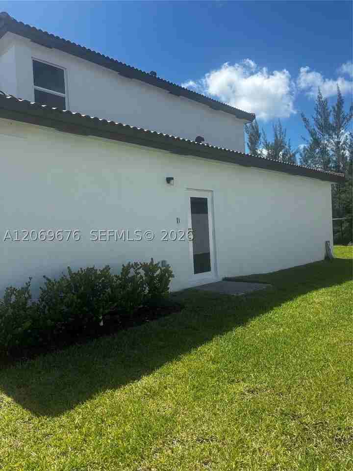 2342 Se 30th St - Photo 4 of 14
