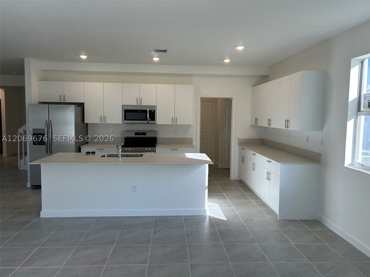 2342 Se 30th St - Photo 5 of 14