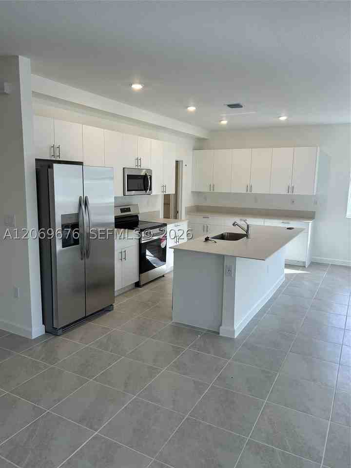 2342 Se 30th St - Photo 7 of 14