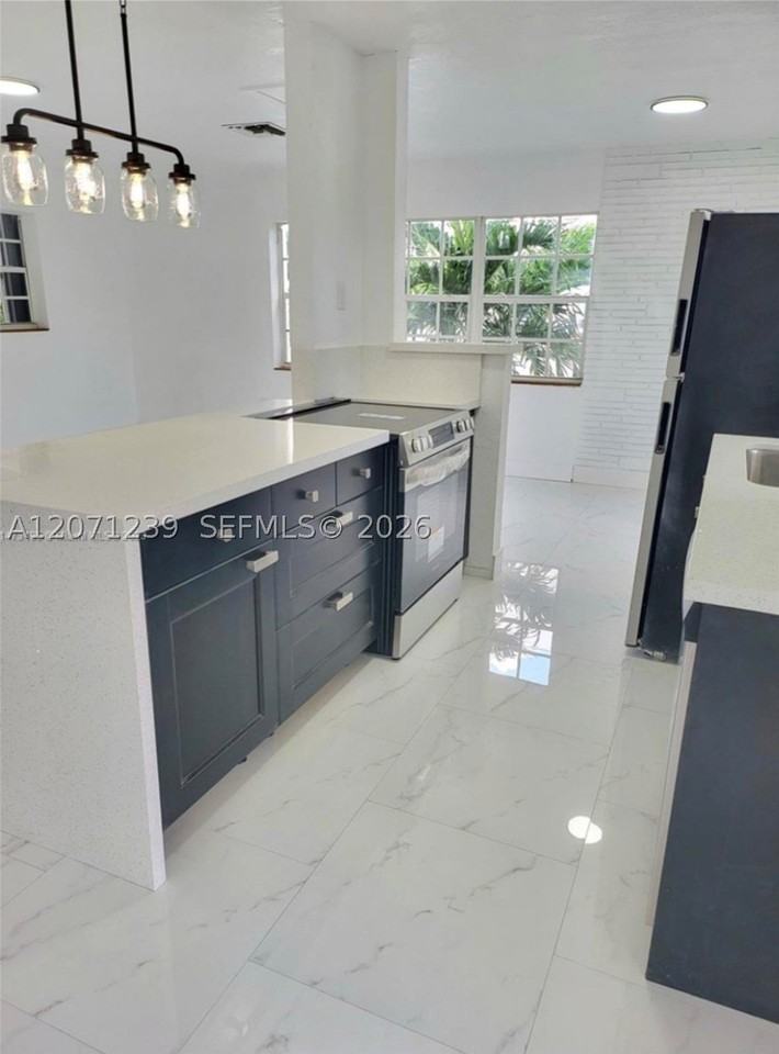 7031 Taylor St - Photo 5 of 17