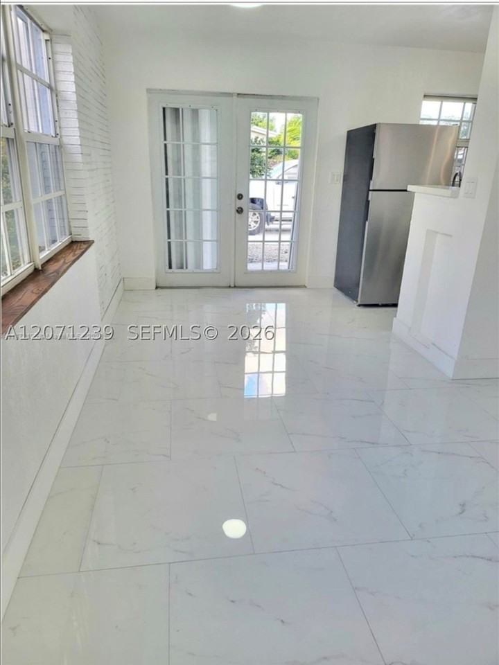 7031 Taylor St - Photo 7 of 17