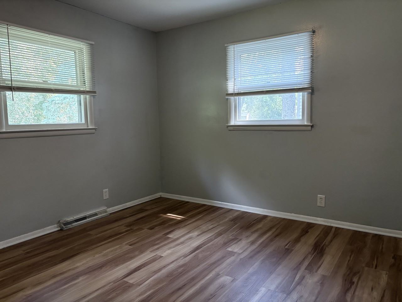 1524 Waldman Ave #1 - Photo 5 of 29