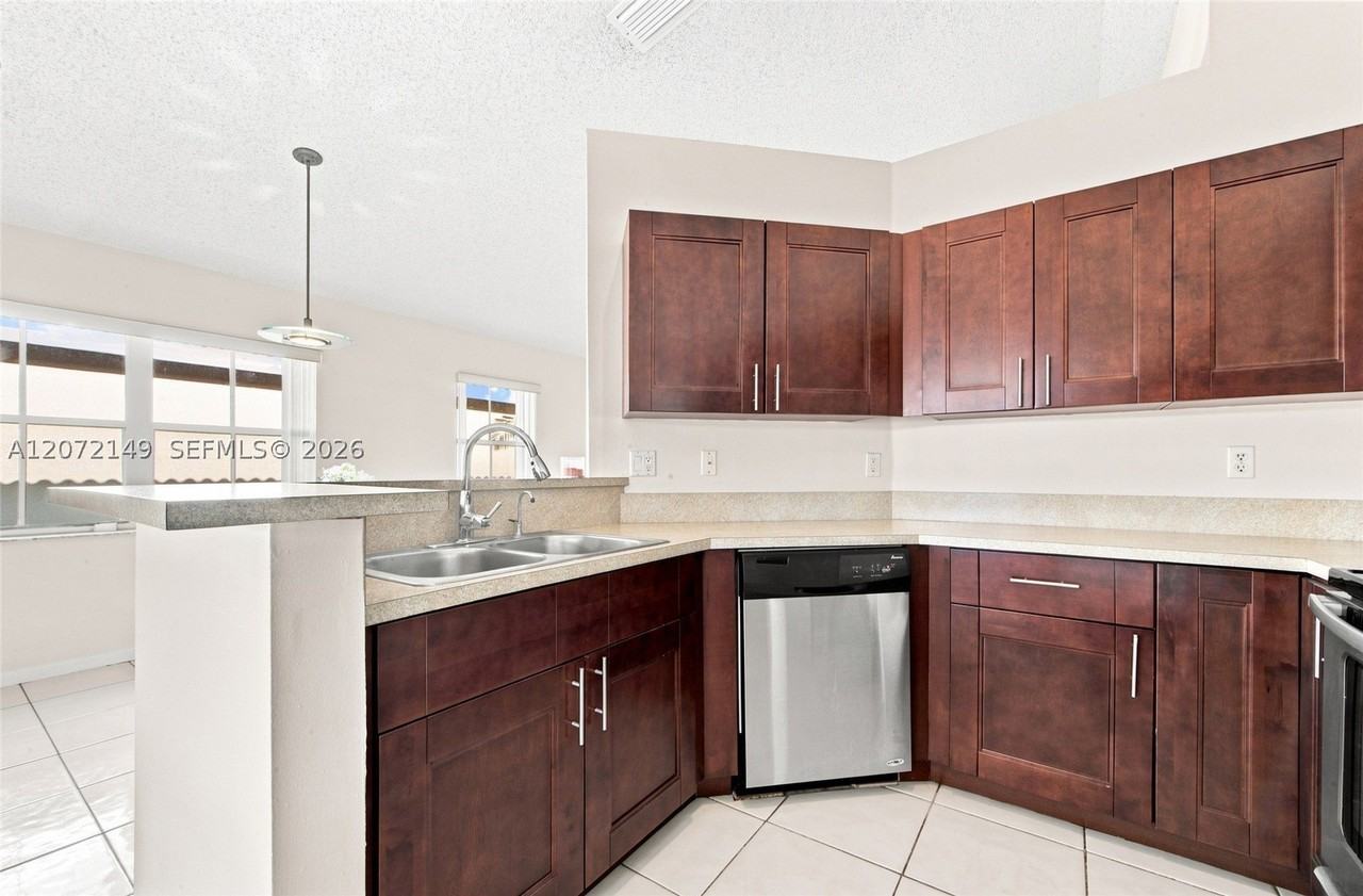 7336 Granada Way - Photo 6 of 35