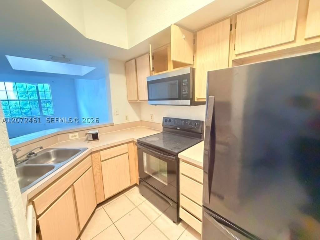 701 Sw 148th Ave #104 - Photo 4 of 17