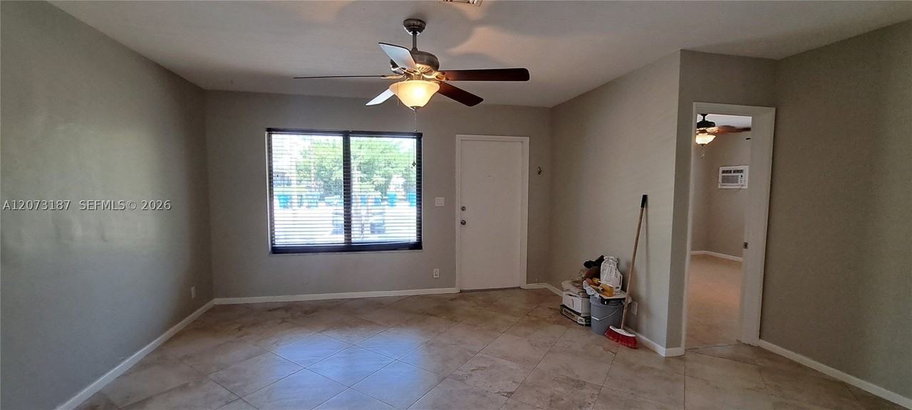 1644 Ne 33rd St #B - Photo 4 of 24