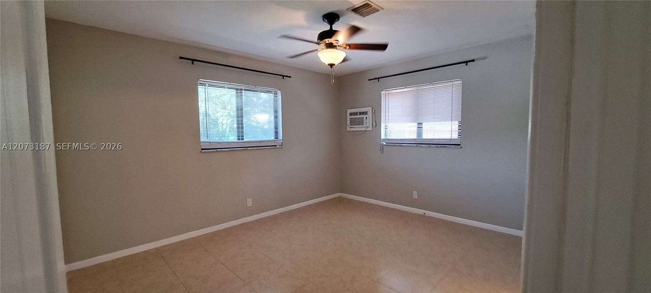 1644 Ne 33rd St #B - Photo 7 of 24
