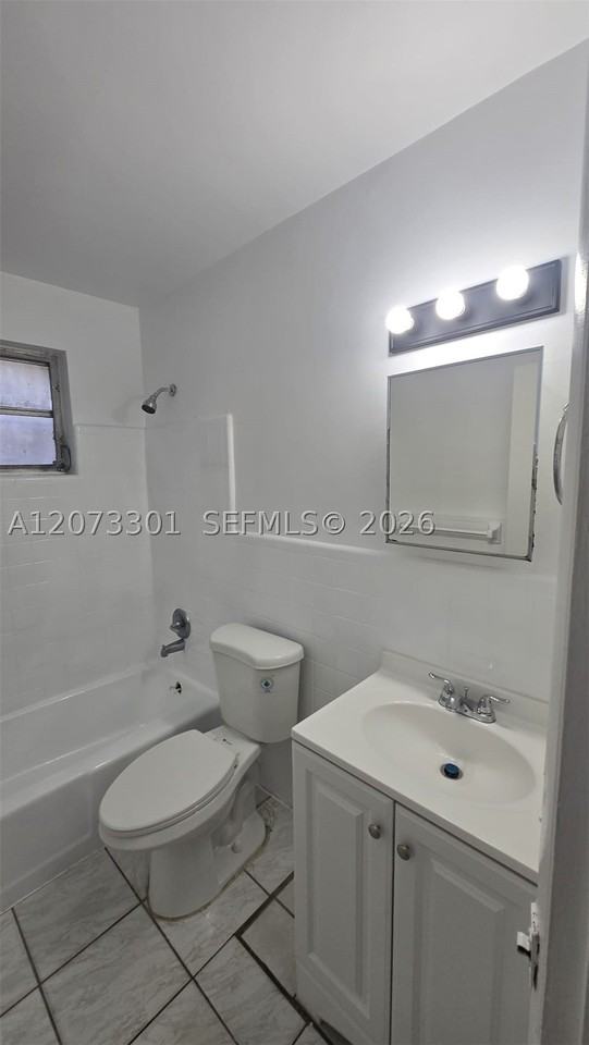1345 Nw 28th St #1 - Photo 3 of 9