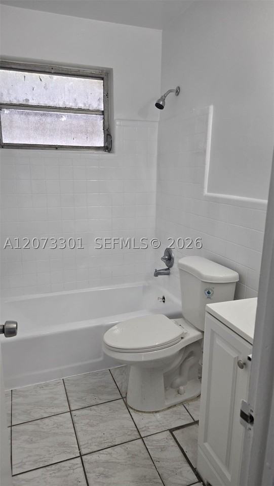 1345 Nw 28th St #1 - Photo 6 of 9