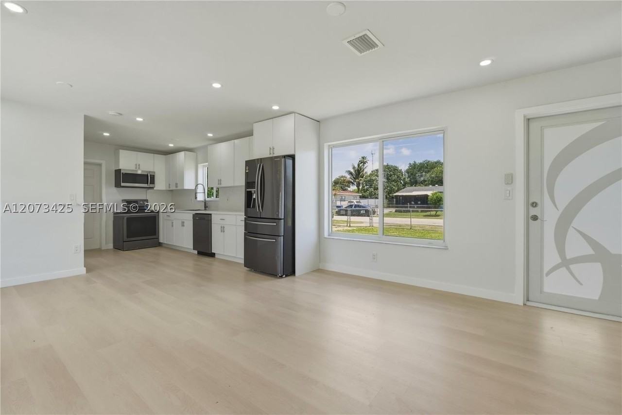 20440 Nw 20th Ct #0 - Photo 4 of 11