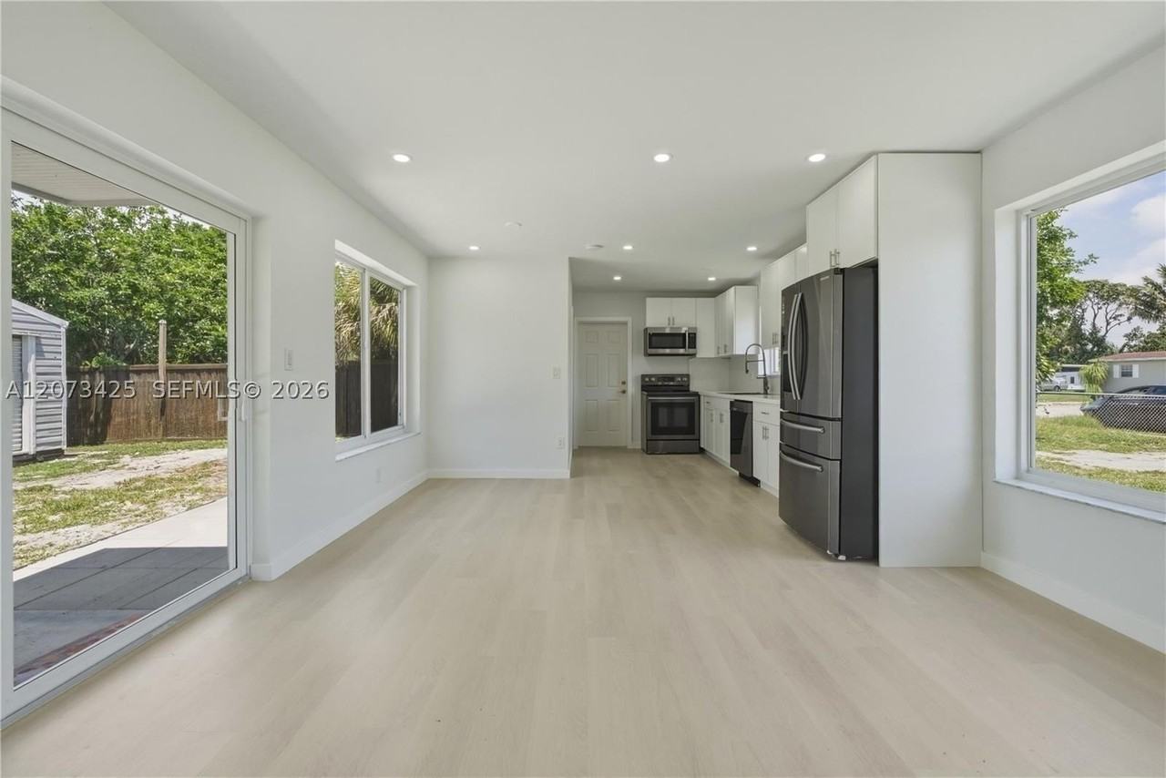 20440 Nw 20th Ct #0 - Photo 6 of 11