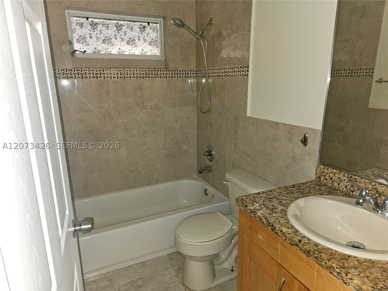 2500 Ne 193rd St #2502 - Photo 5 of 11