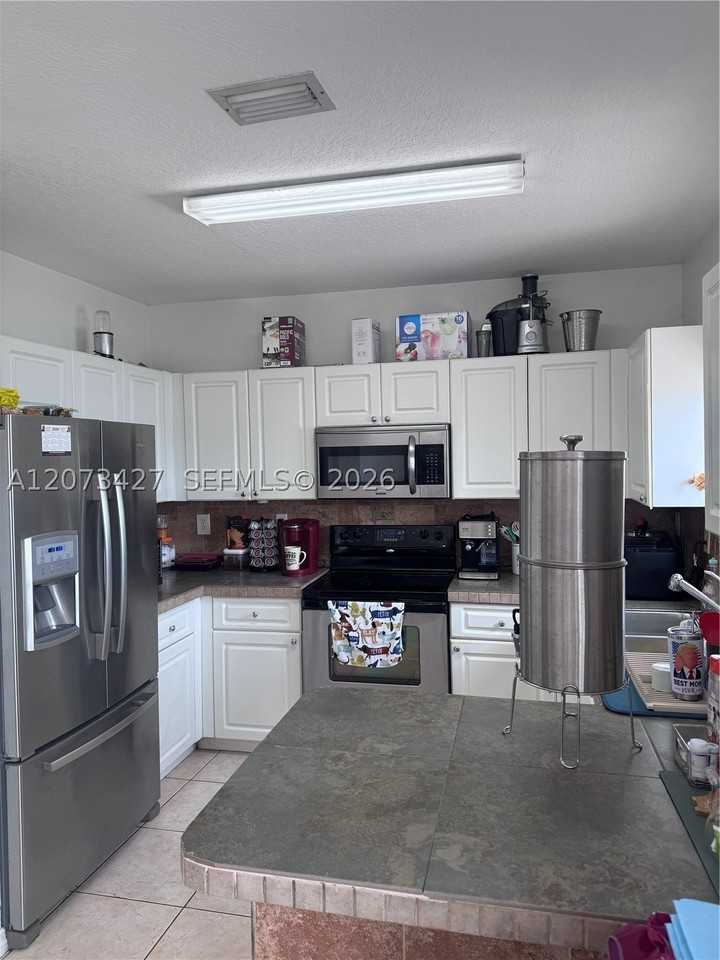 13379 Sw 142nd Ter - Photo 3 of 14