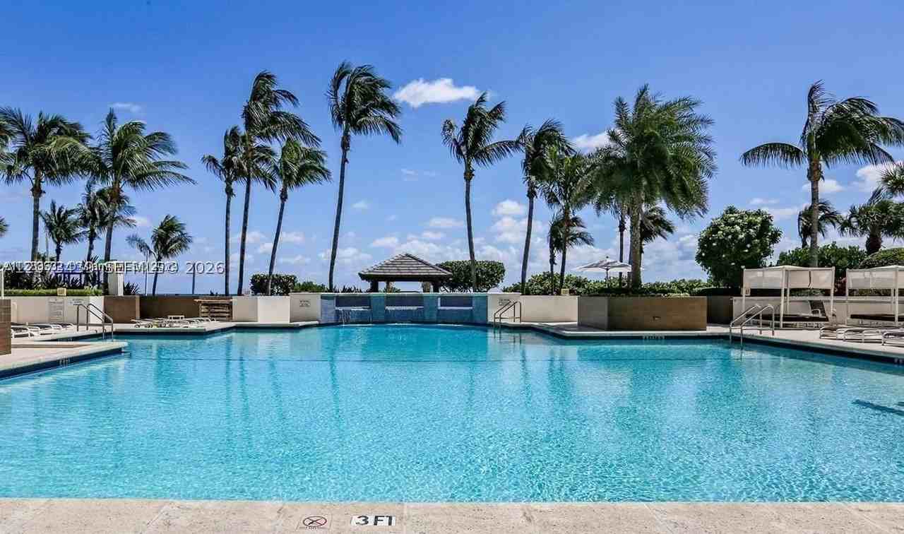4779 Collins Ave #3708 - Photo 5 of 37