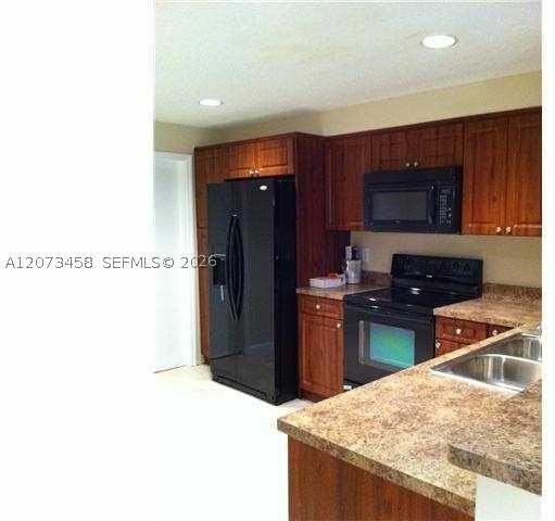 1621 Barcelona Way #6-32 - Photo 3 of 6