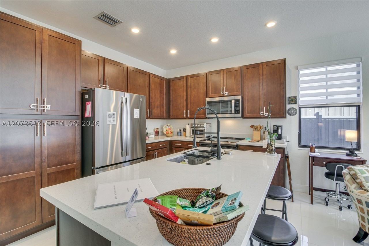 3751 Sw 97th Ave - Photo 2 of 21