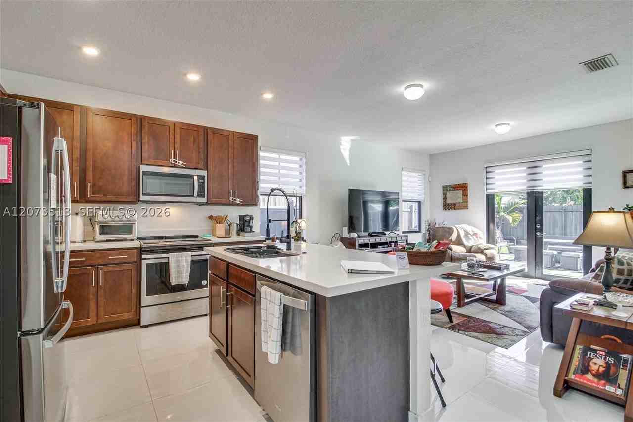 3751 Sw 97th Ave - Photo 7 of 21