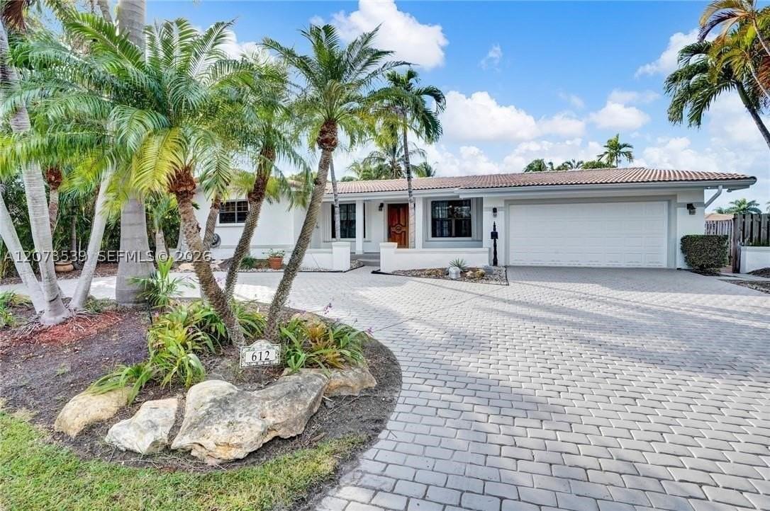 612 Hibiscus Dr - Photo 3 of 34