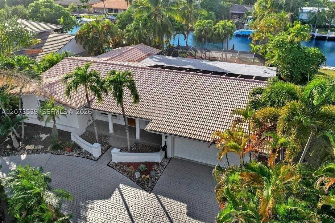 612 Hibiscus Dr - Photo 4 of 34