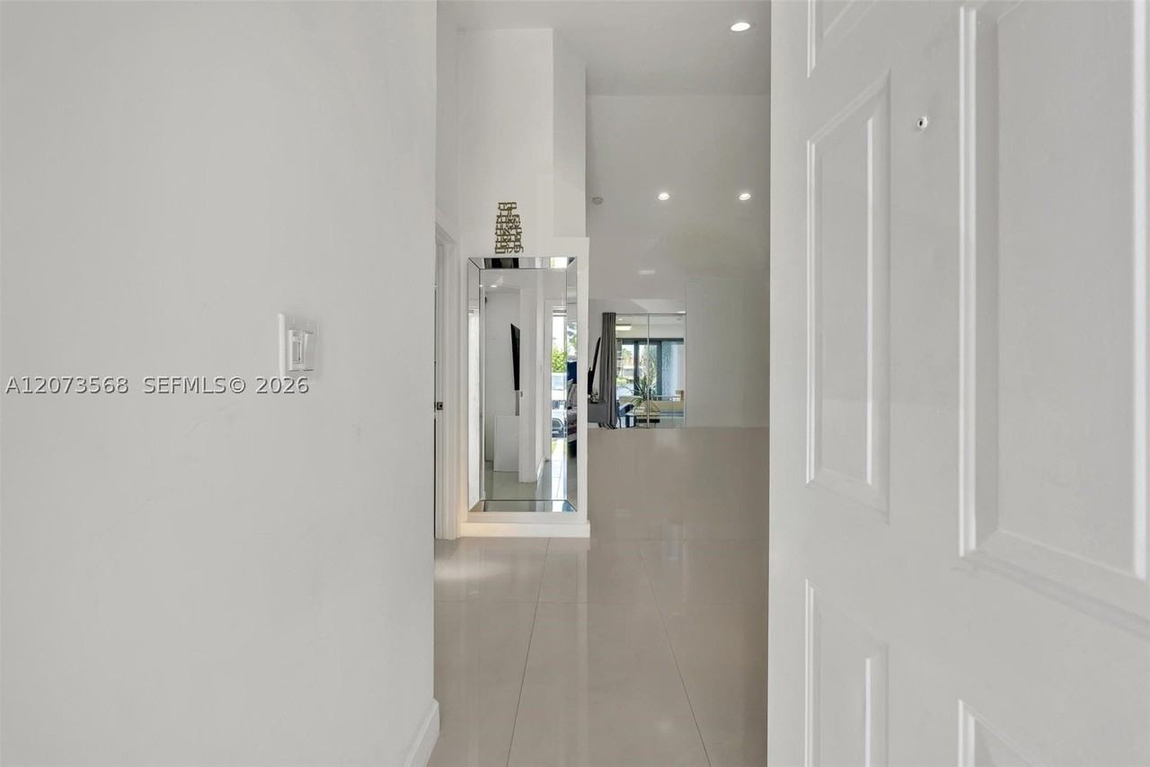 5506 Sw 28th Ter - Photo 5 of 22