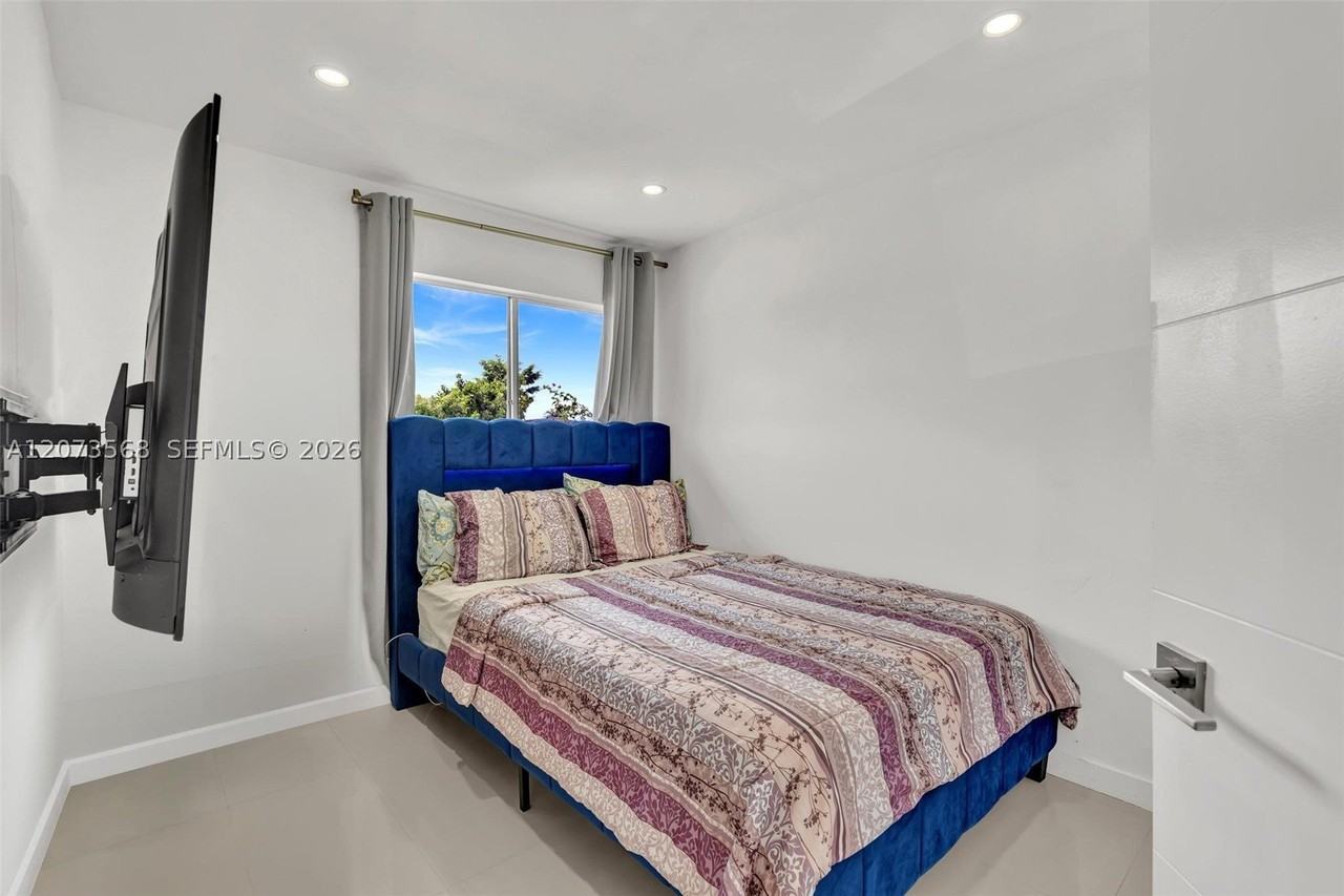 5506 Sw 28th Ter - Photo 6 of 22