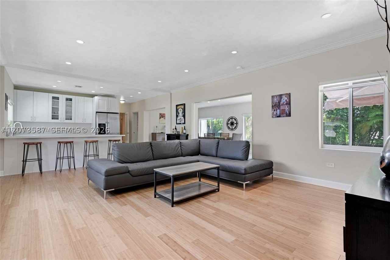 535 Sw 39th Ave - Photo 2 of 40