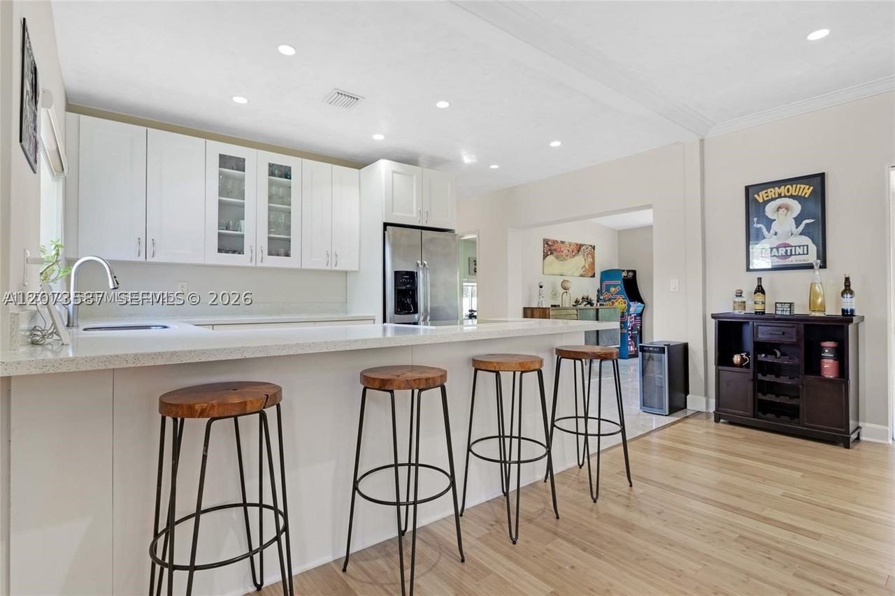 535 Sw 39th Ave - Photo 3 of 40
