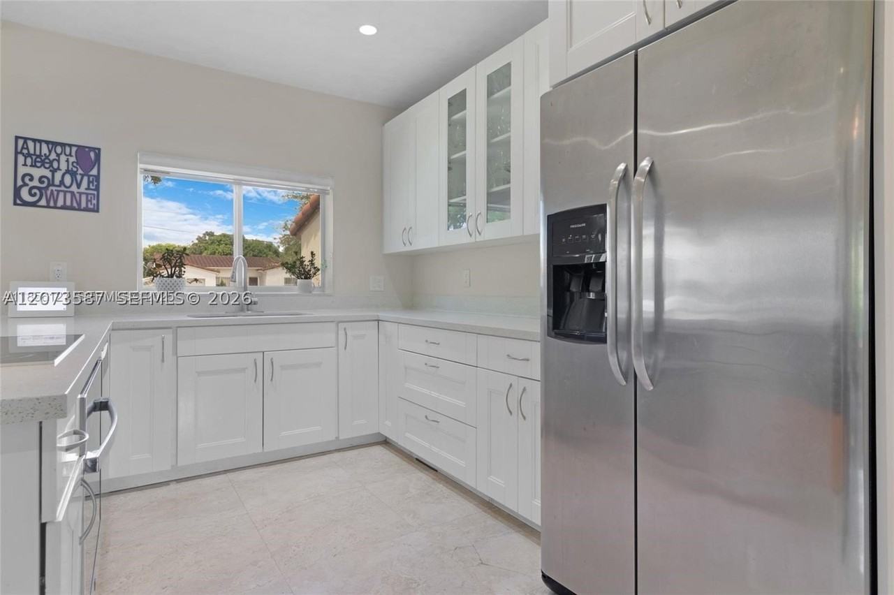535 Sw 39th Ave - Photo 6 of 40