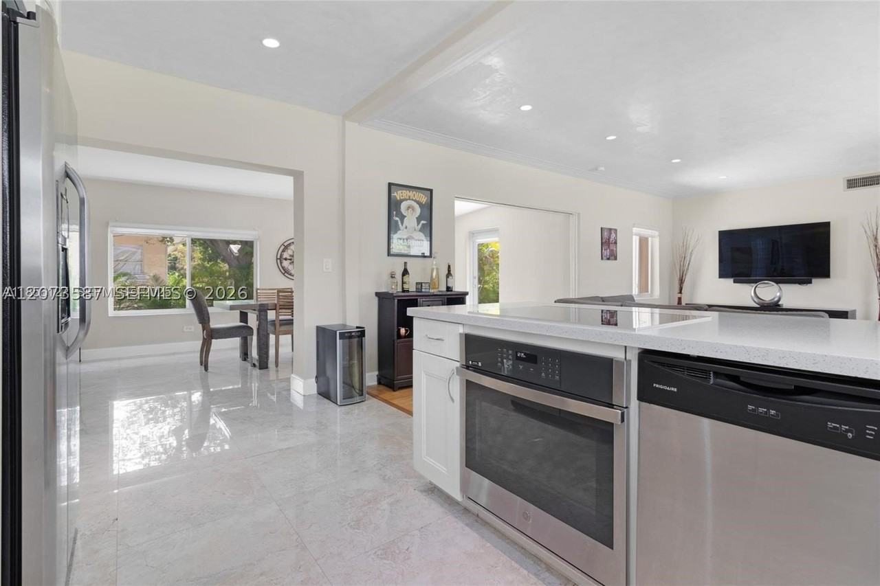 535 Sw 39th Ave - Photo 7 of 40