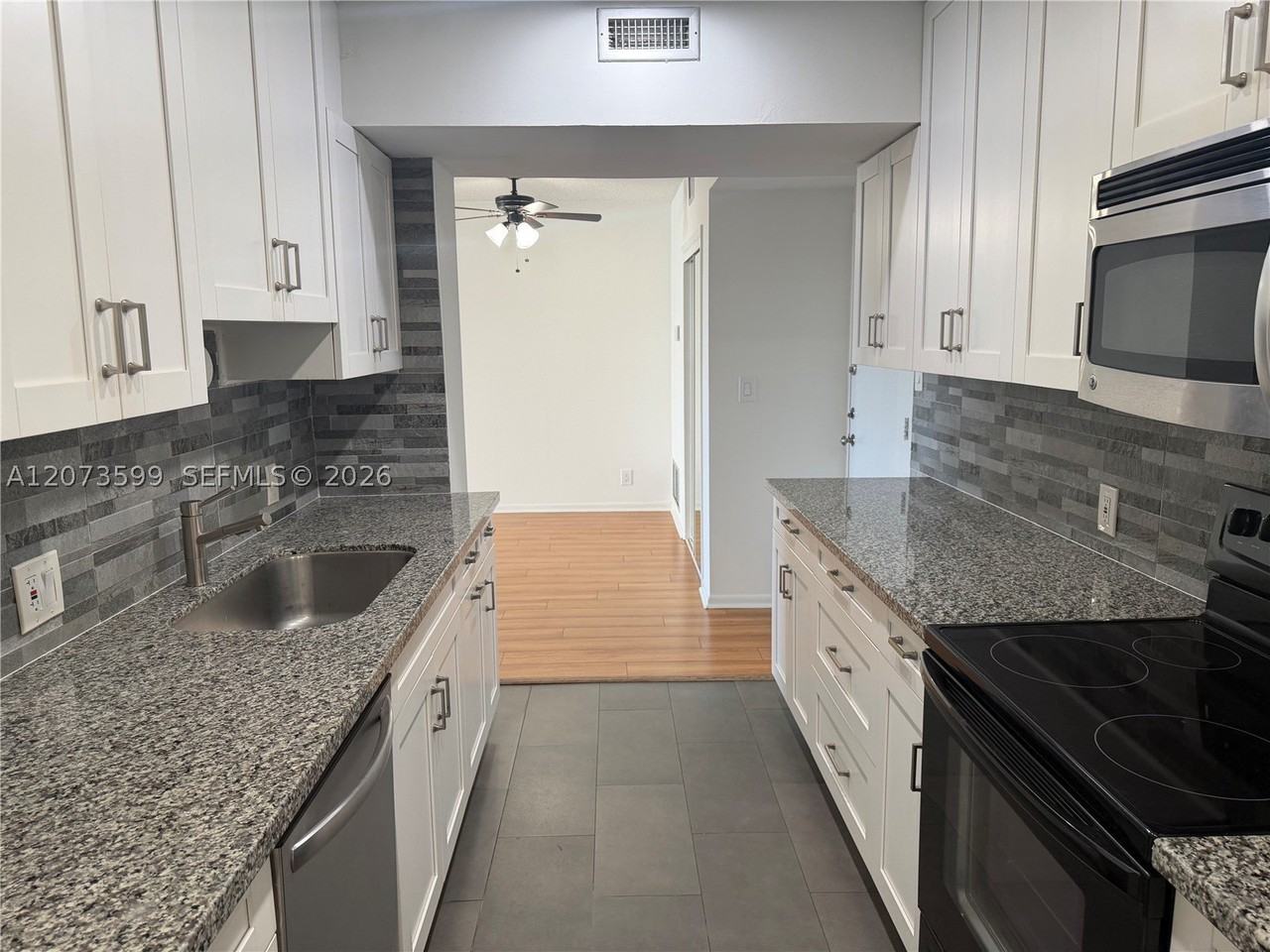 4200 Hillcrest Dr #809 - Photo 7 of 41
