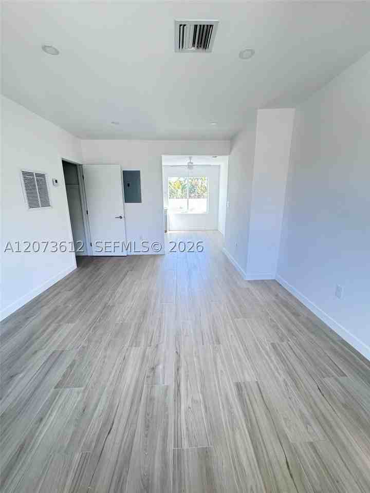 2855 Royal Palm Ave #4 - Photo 2 of 12