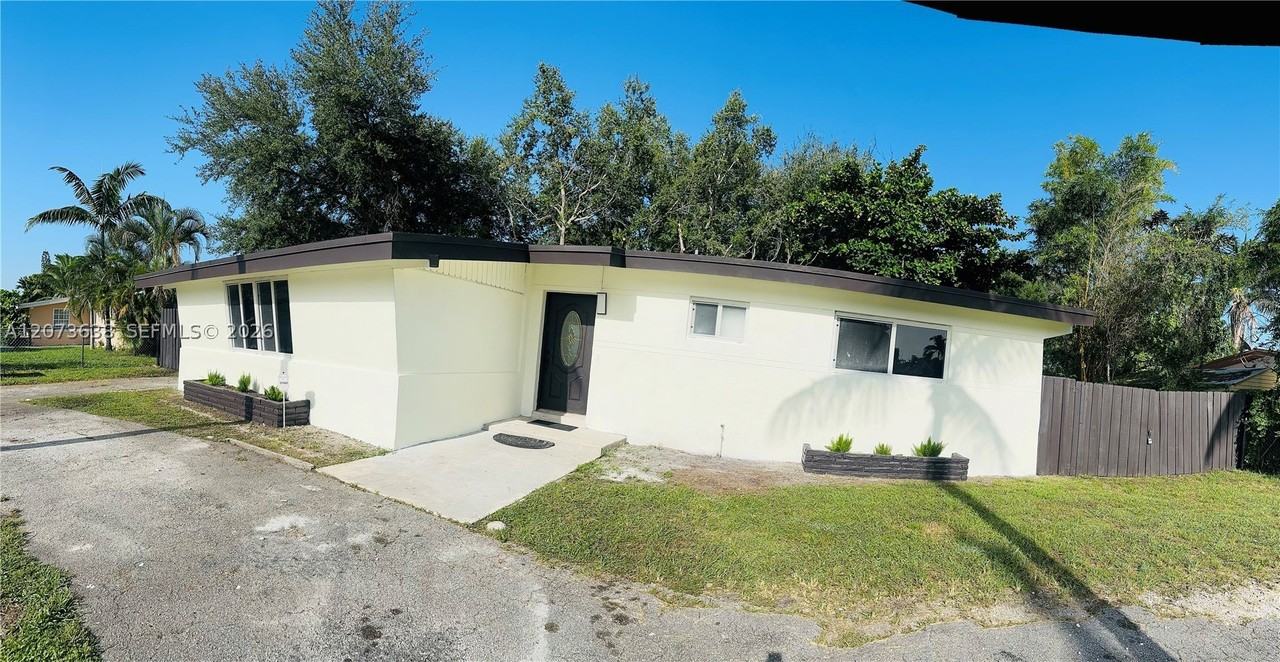 17521 Ne 4th Ave - Photo 2 of 9