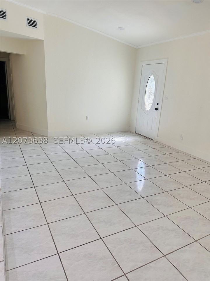 17521 Ne 4th Ave - Photo 4 of 9