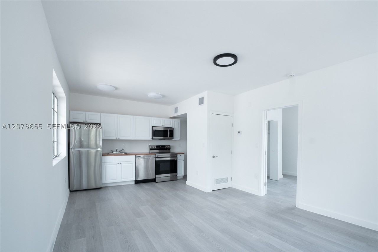 423 Ne 71st St #4 - Photo 2 of 18