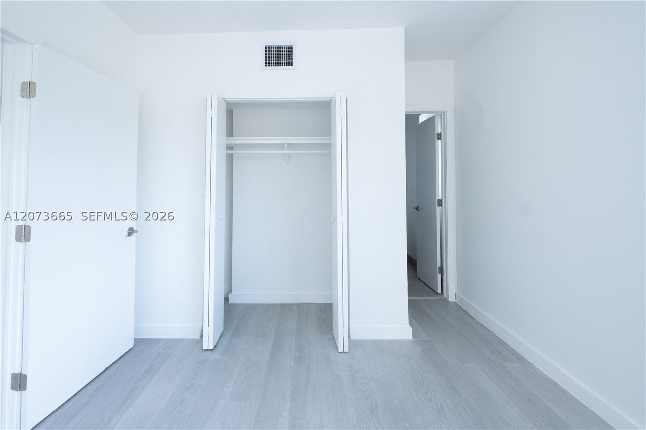 423 Ne 71st St #4 - Photo 7 of 18