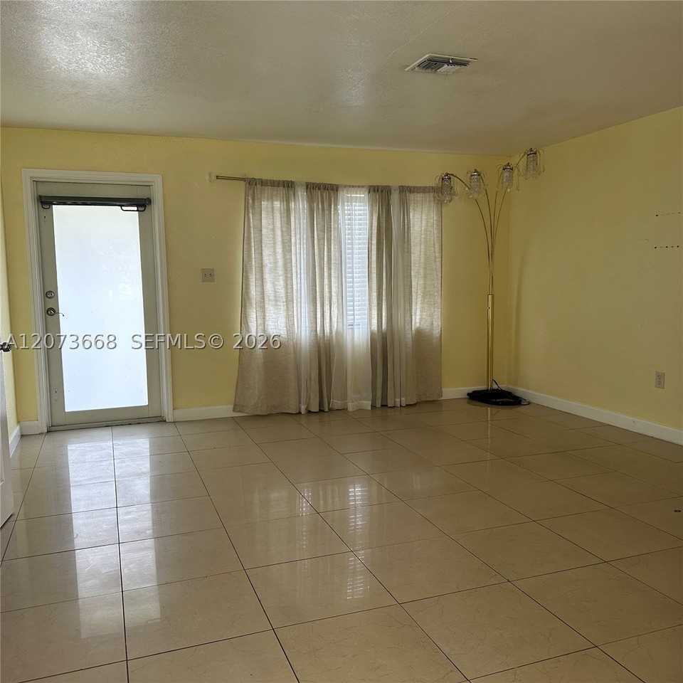 6432 Flagler St #1 - Photo 7 of 25