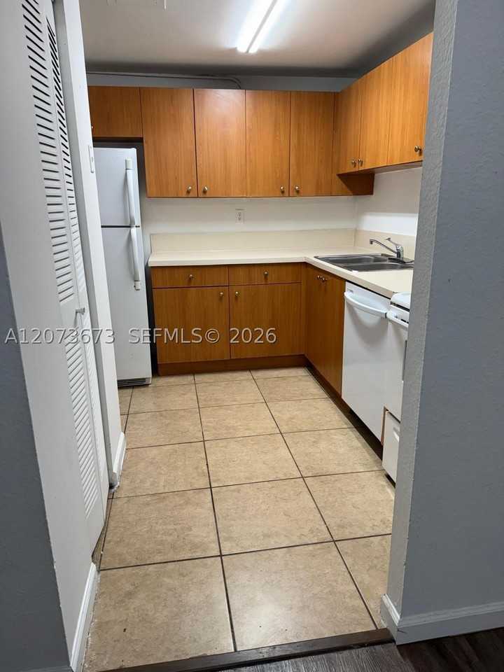 411 Executive Center Dr #203 - Photo 2 of 31