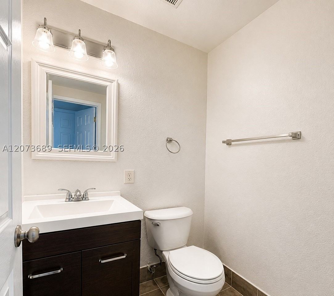 4601 Nw 9th Dr #4601 - Photo 5 of 18
