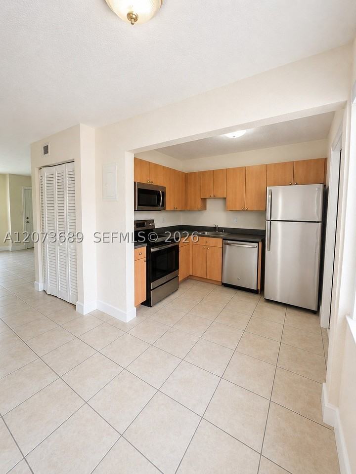 4601 Nw 9th Dr #4601 - Photo 6 of 18