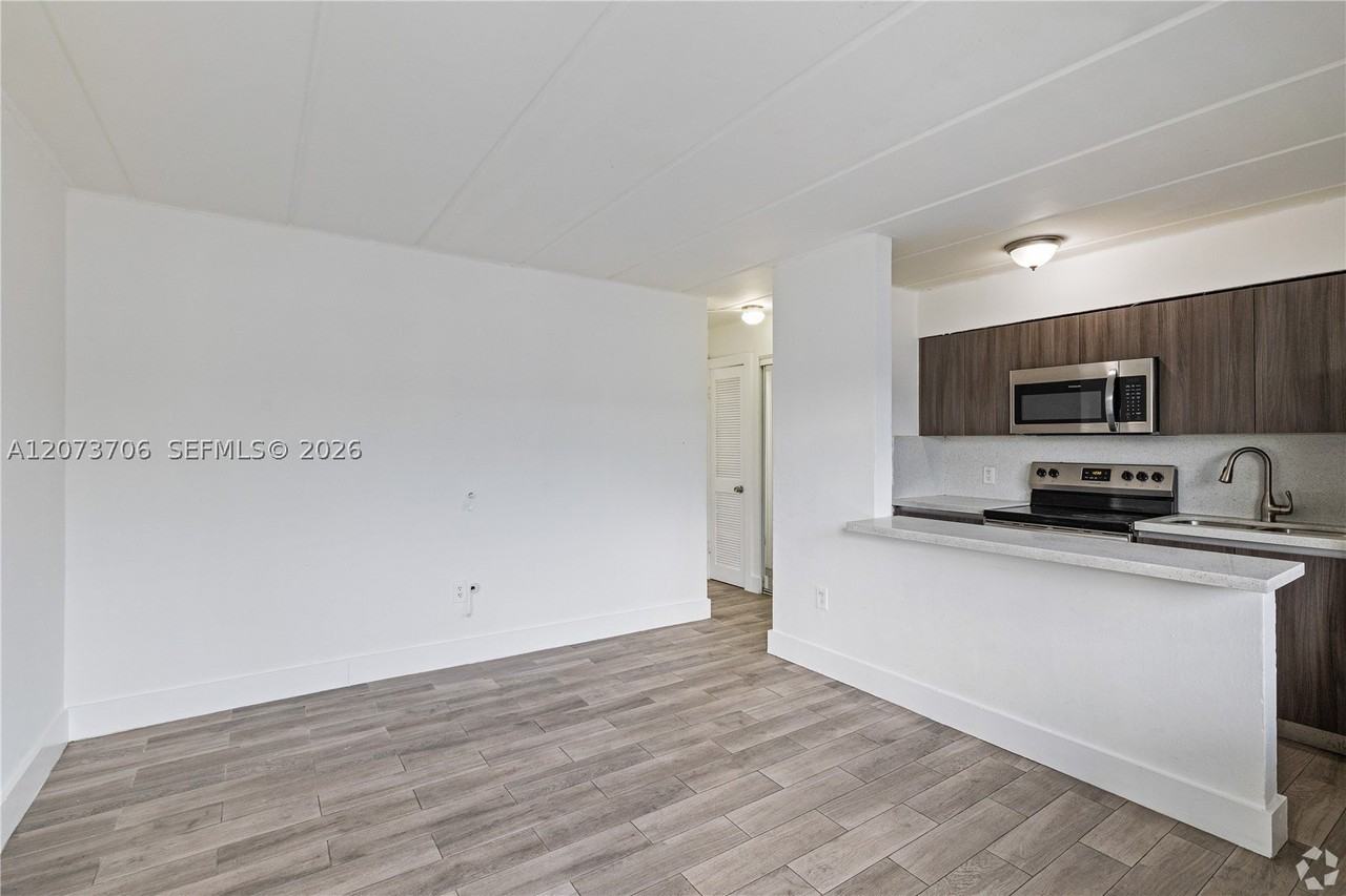 734 Nw 80th St #2 - Photo 5 of 9