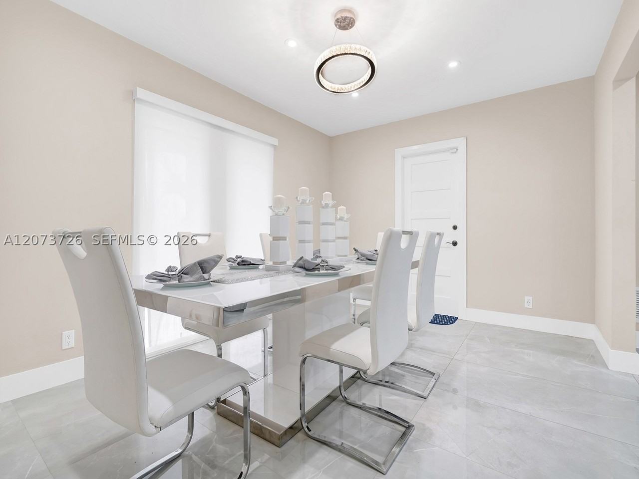 621 E Tropical Way - Photo 3 of 46