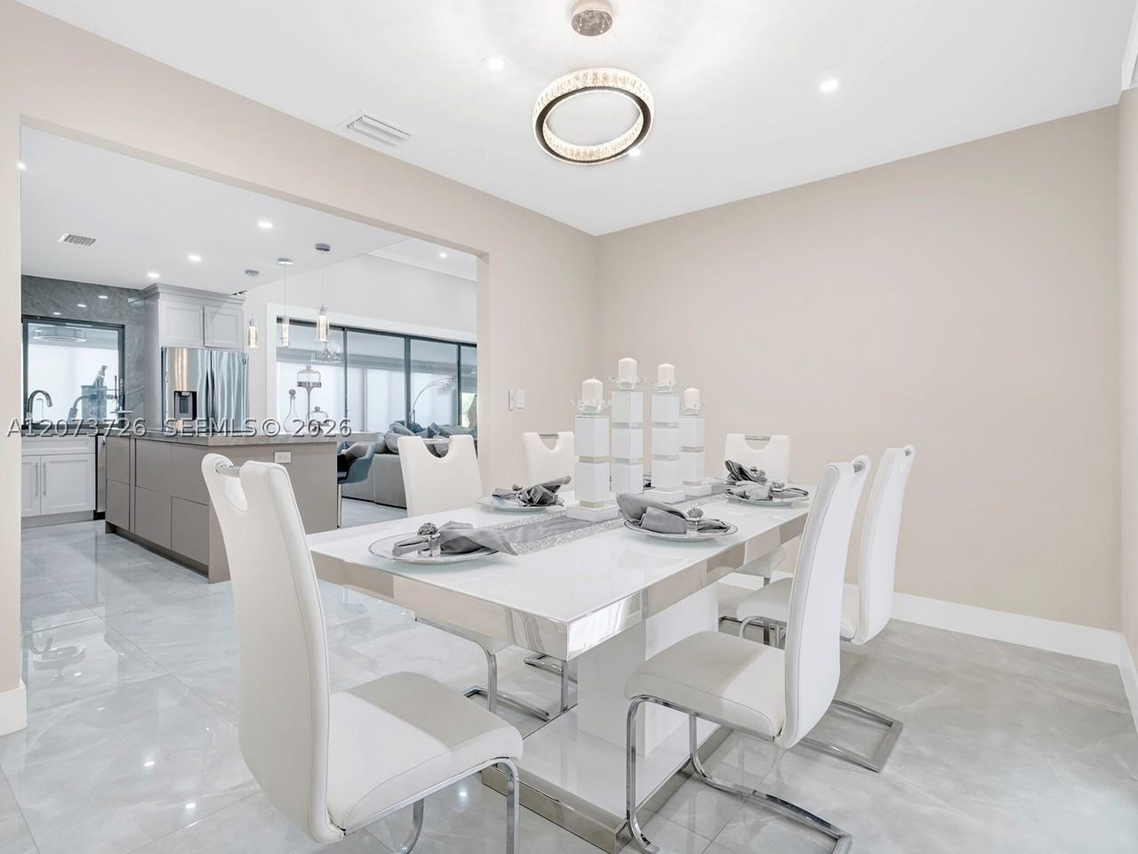 621 E Tropical Way - Photo 4 of 46