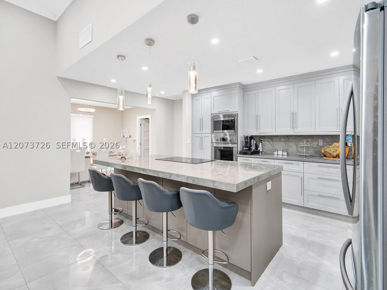 621 E Tropical Way - Photo 7 of 46