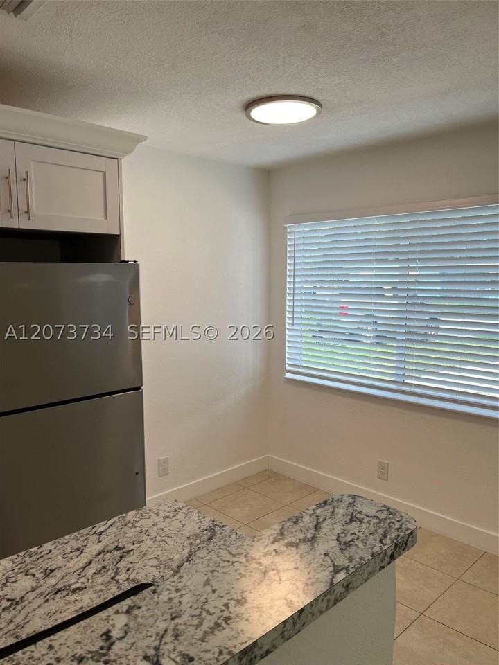 330 Ne 7th St #330 - Photo 3 of 4