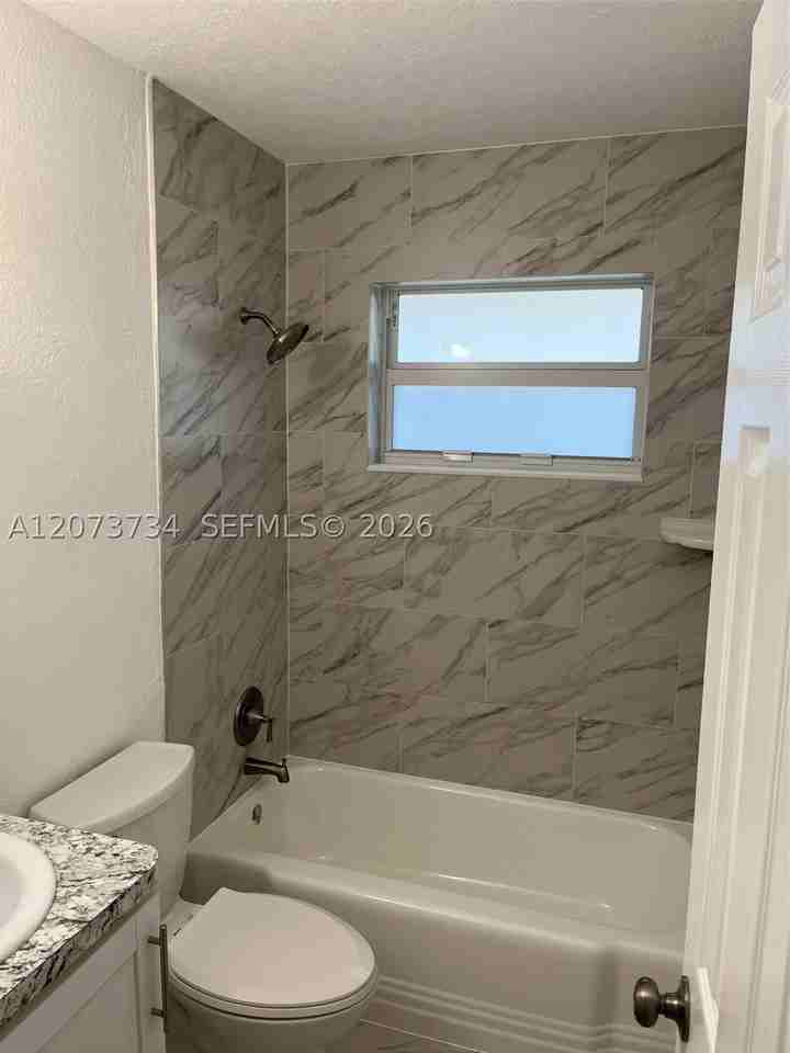330 Ne 7th St #330 - Photo 4 of 4