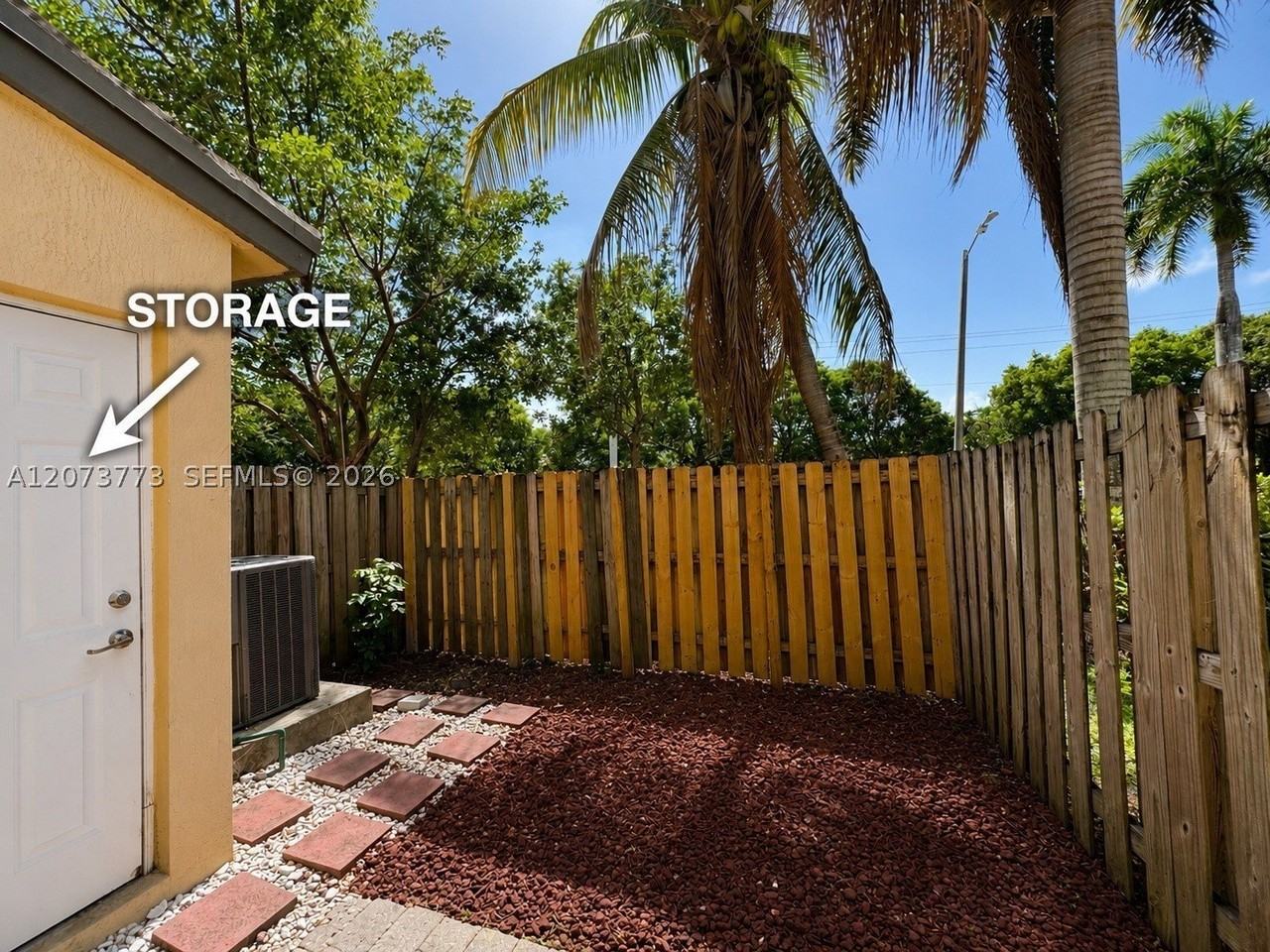 142 Se 28th Ter #6 - Photo 4 of 25