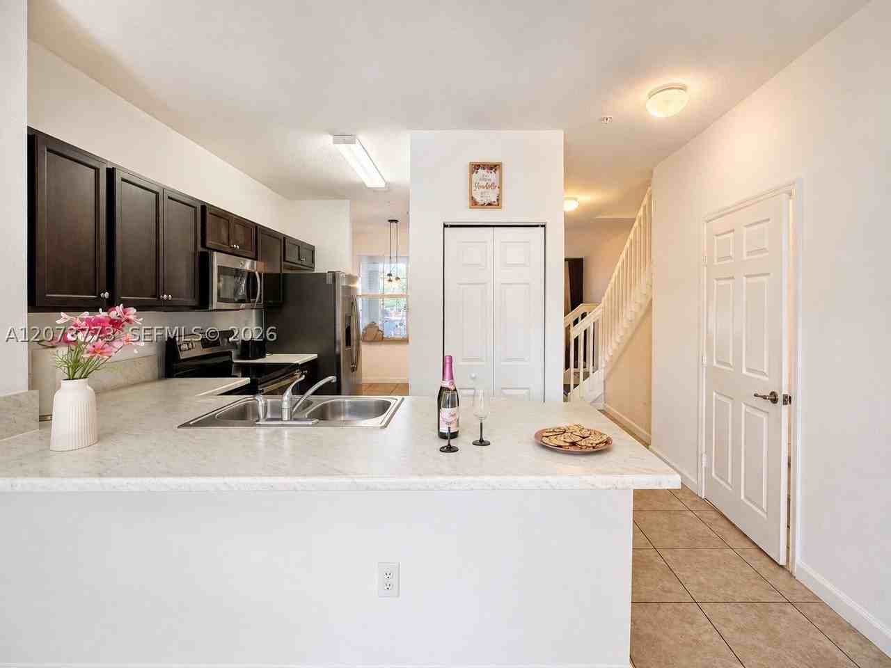 142 Se 28th Ter #6 - Photo 5 of 25