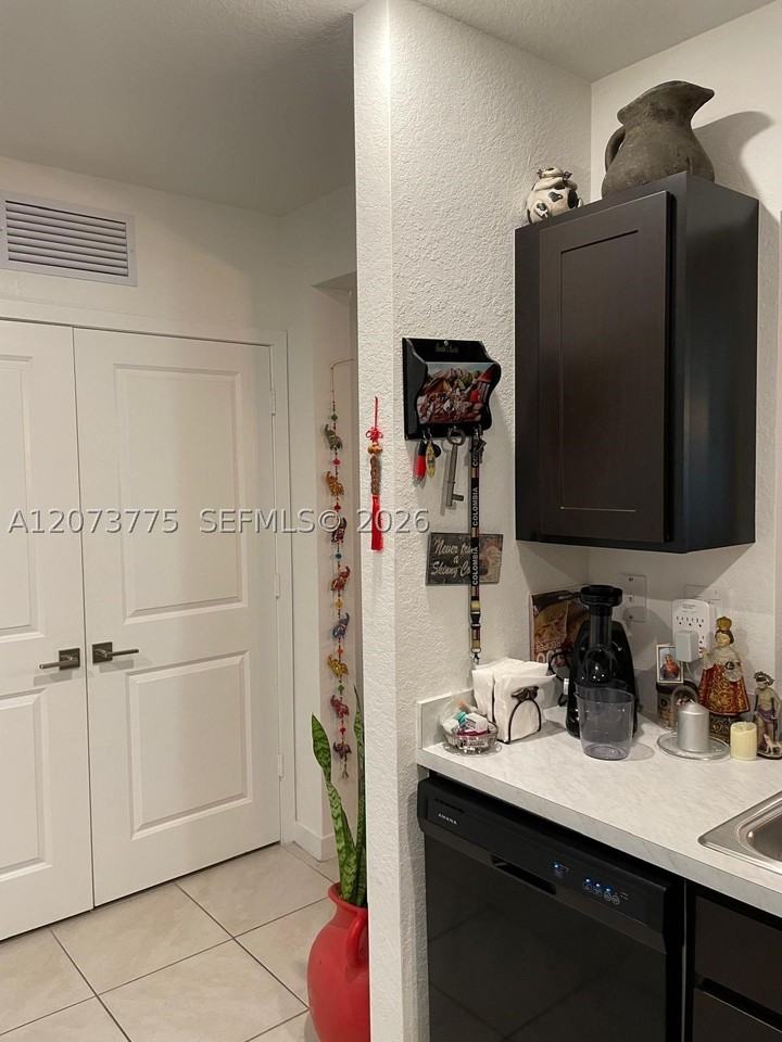 556 Ne 5th St #1 - Photo 6 of 21