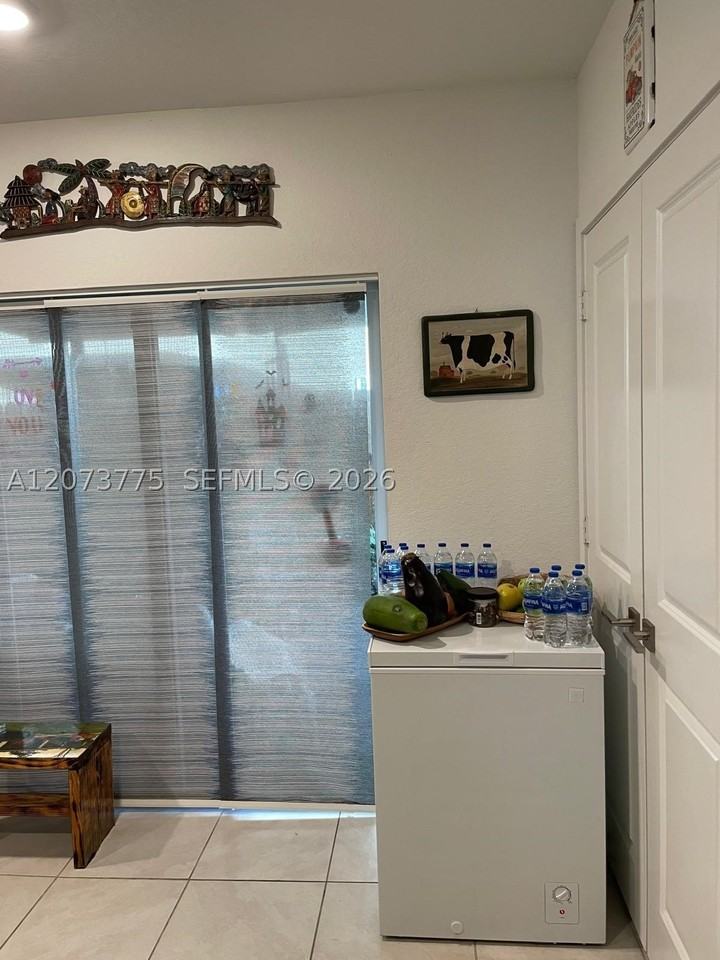 556 Ne 5th St #1 - Photo 7 of 21