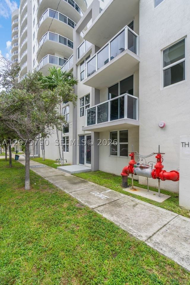 601 Ne 23rd St #TH4 - Photo 3 of 35